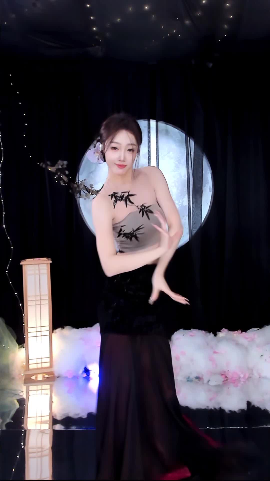 #雪衣容 #抖音 #舞蹈 #中国舞 @ikan_live 2024-10-25