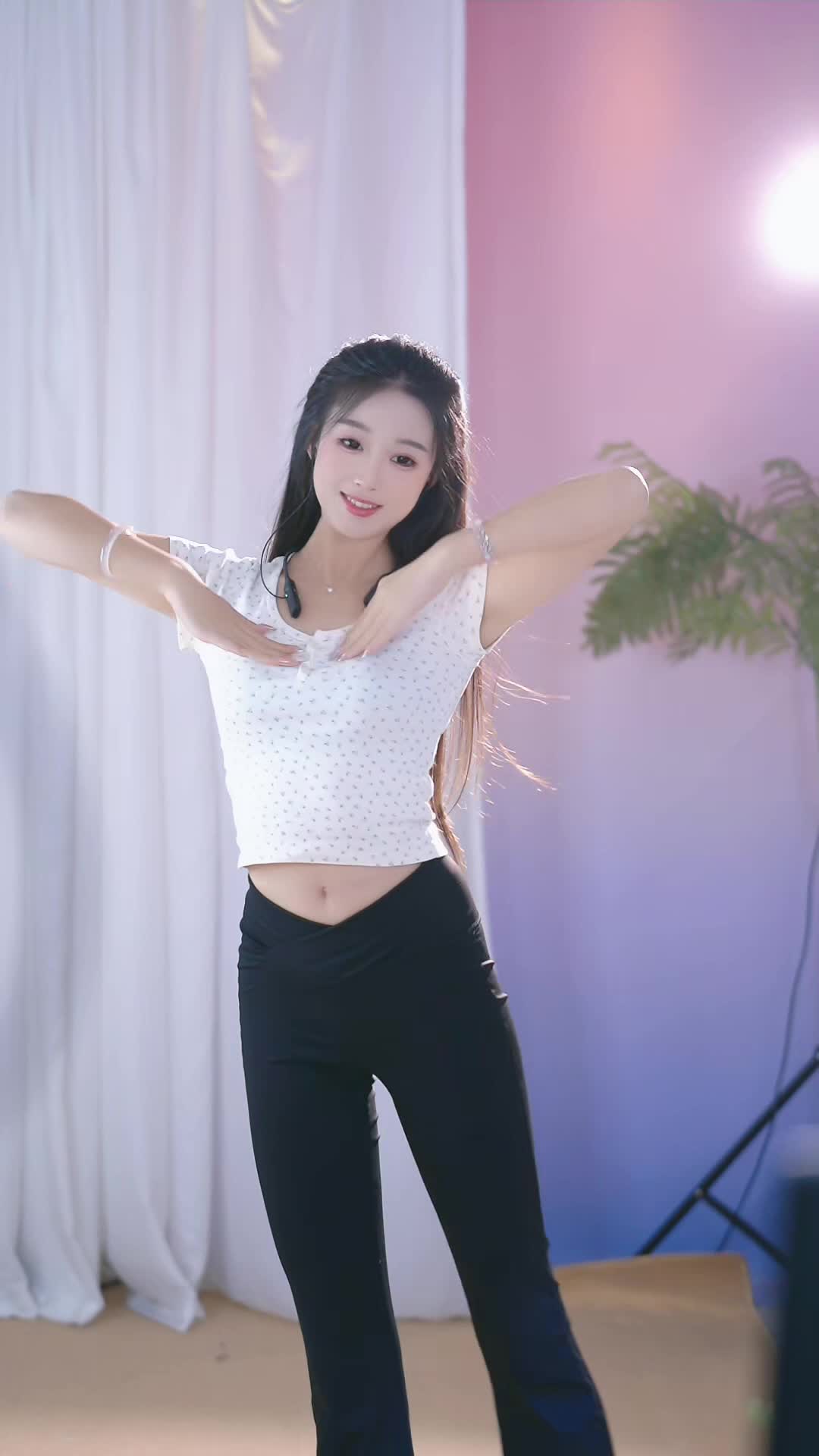#唐紫涵 #抖音 #舞蹈 #中国舞 @ikan_live 2024-10-22
