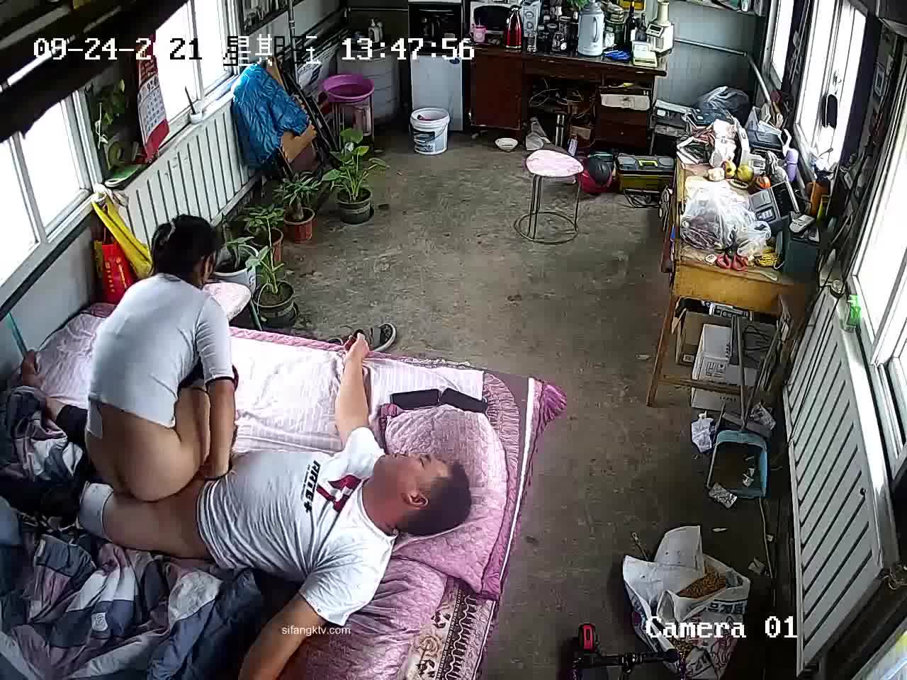 #偷拍 #一边孩子在旁边做爱系列