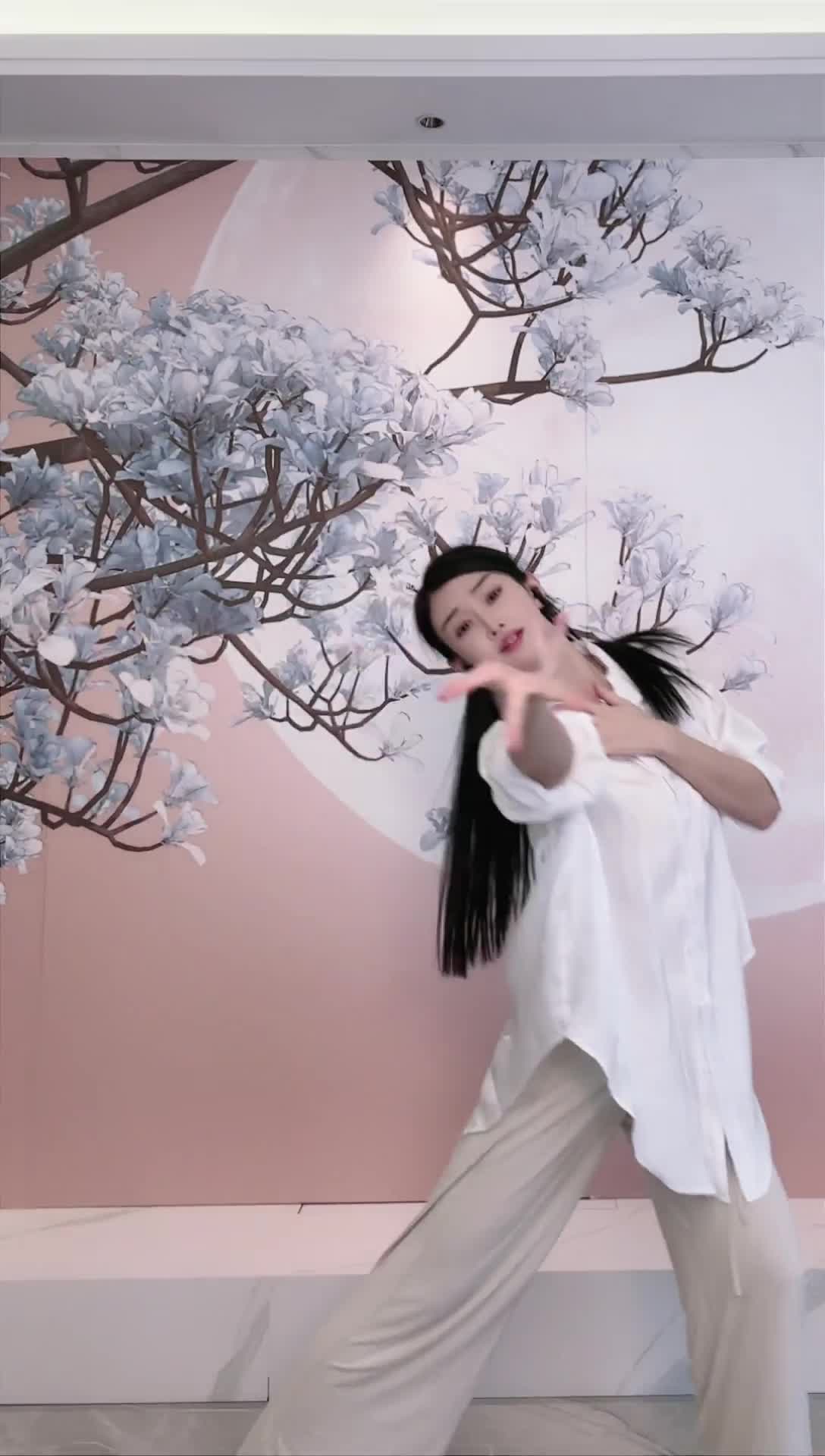 #中国舞_莹莹 #抖音 #舞蹈 #中国舞 @ikan_live 2024-11-02