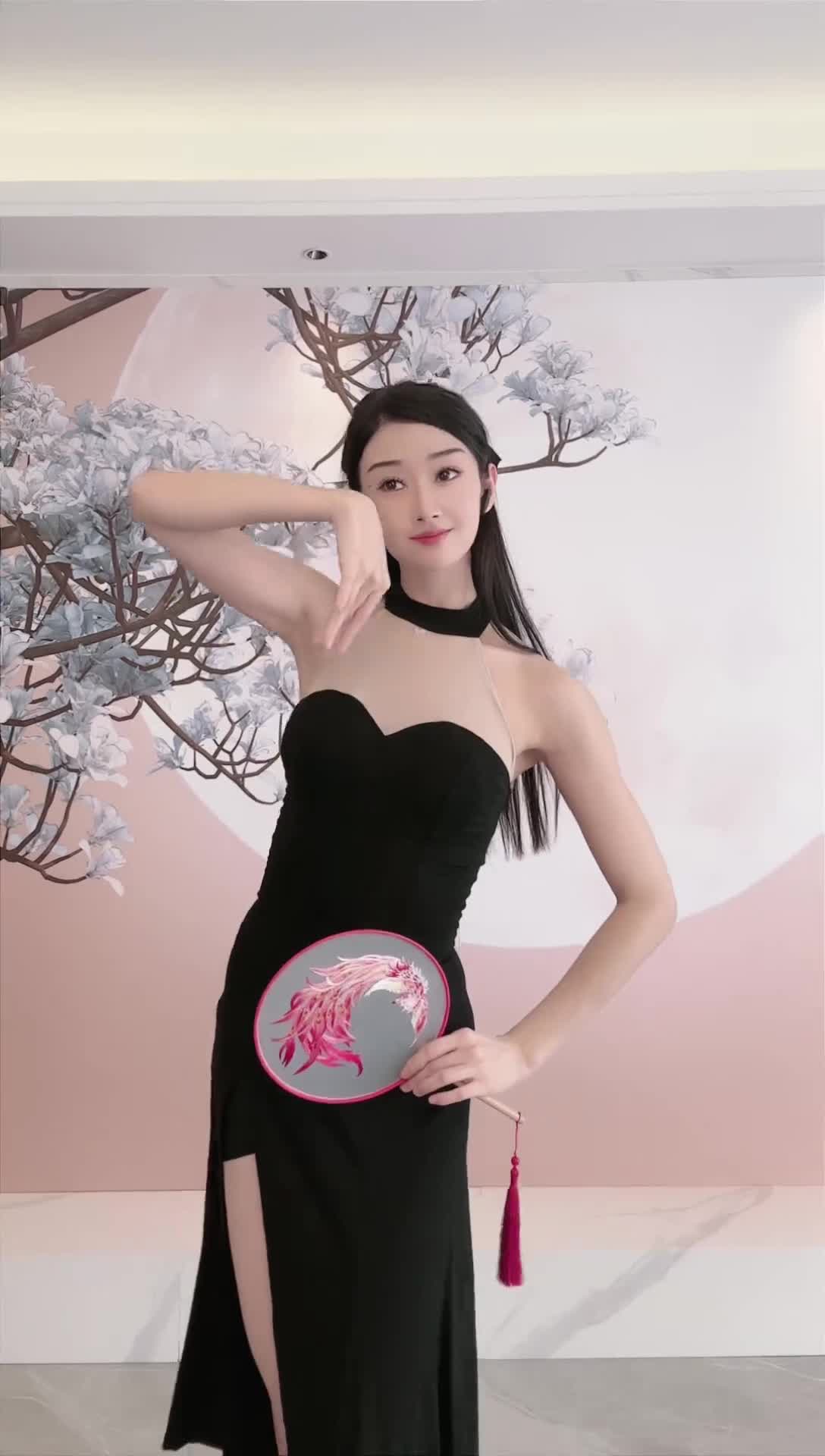 #中国舞_莹莹 #抖音 #舞蹈 #中国舞 @ikan_live 2024-11-01
