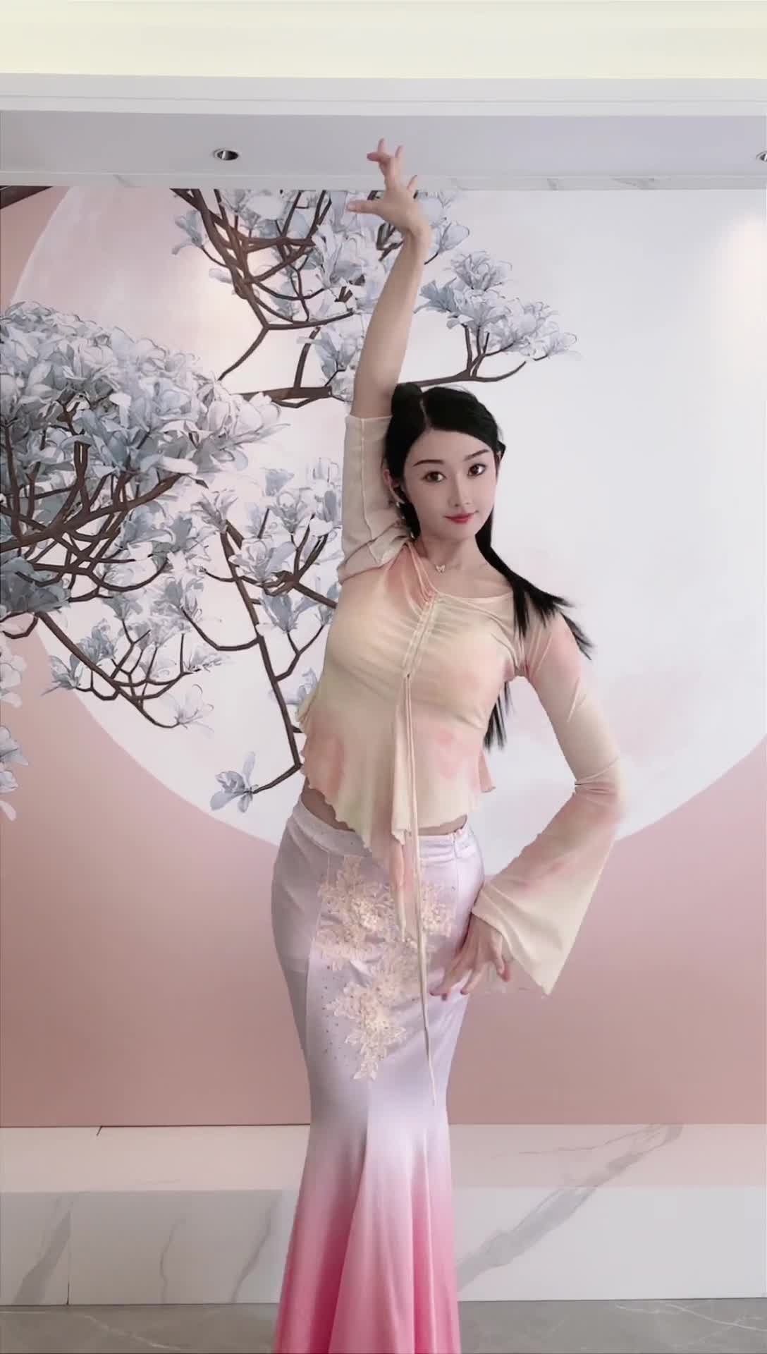 #中国舞_莹莹 #抖音 #舞蹈 #中国舞 @ikan_live 2024-11-02