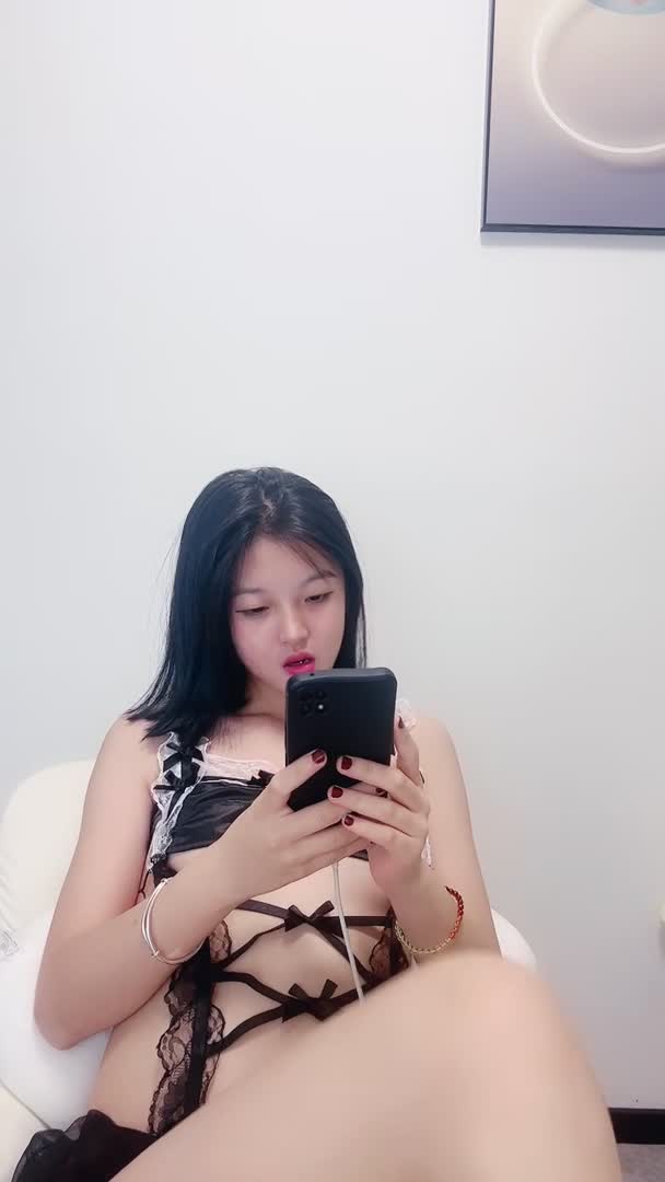 #新人源源 超粉校花 舌钉口交,刚下海就被干,跪马桶上… 上老王论坛当老王