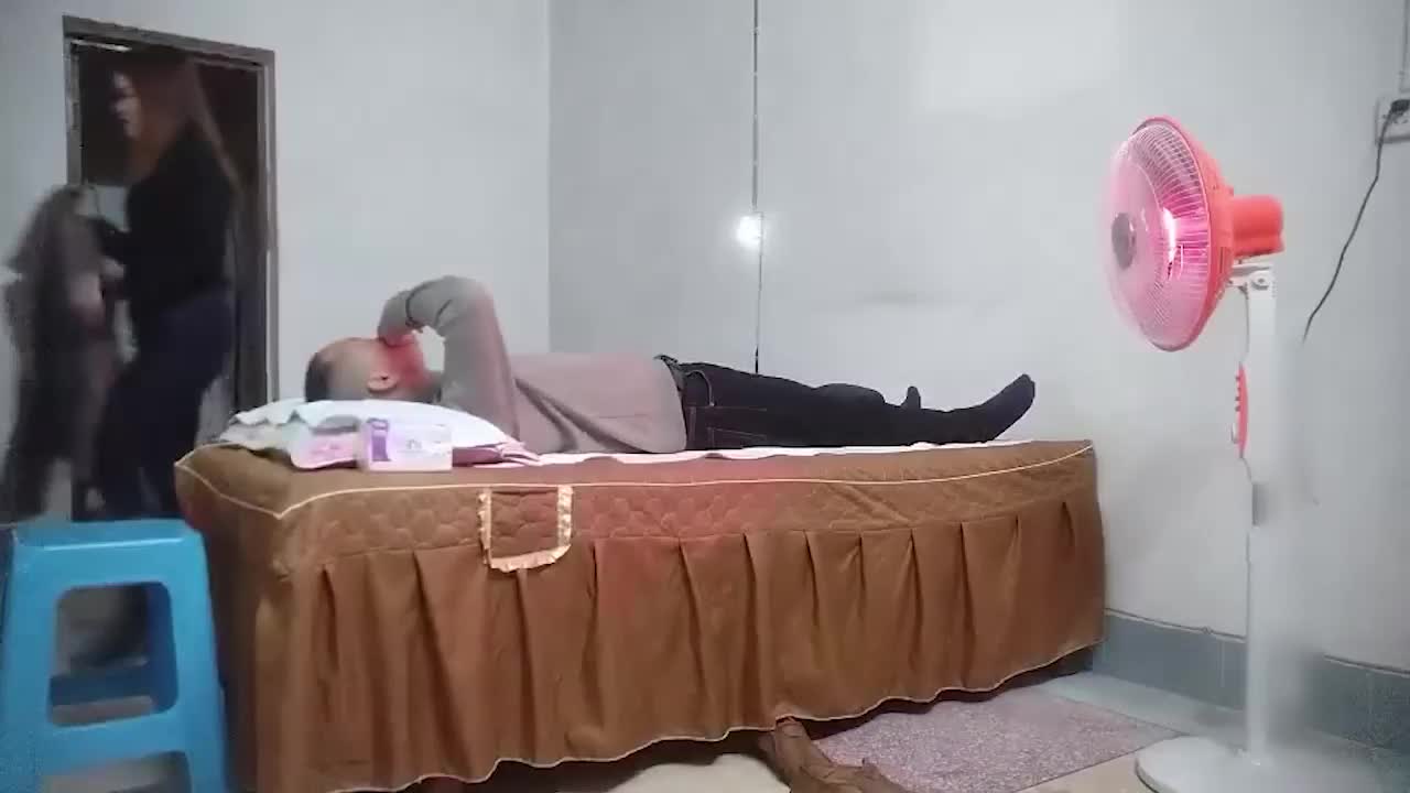 #老鸡 #熟女城中村按摩店泄火，找了两个熟女姐妹一起玩