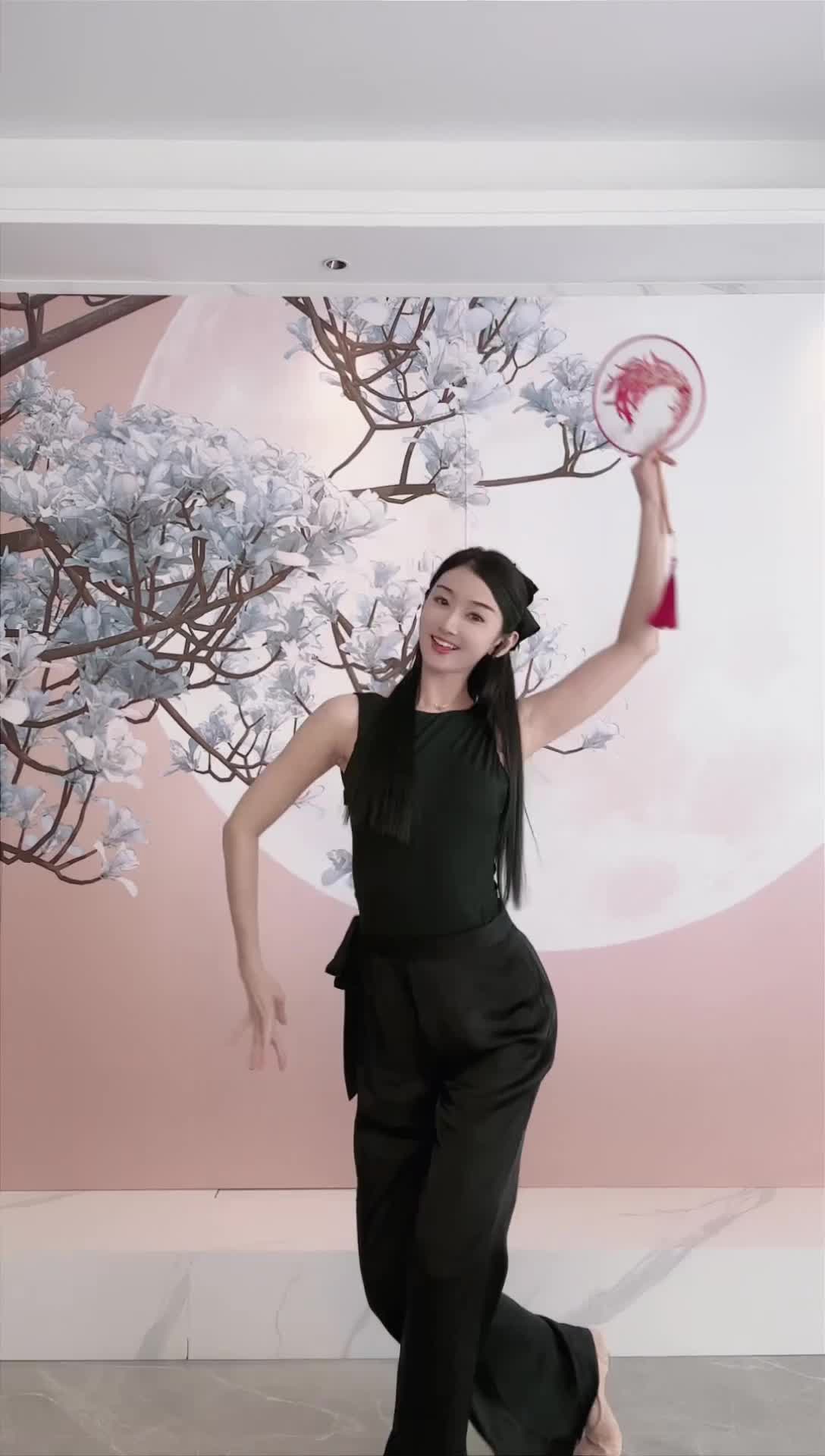 #中国舞_莹莹 #抖音 #舞蹈 #中国舞 @ikan_live 2024-11-04