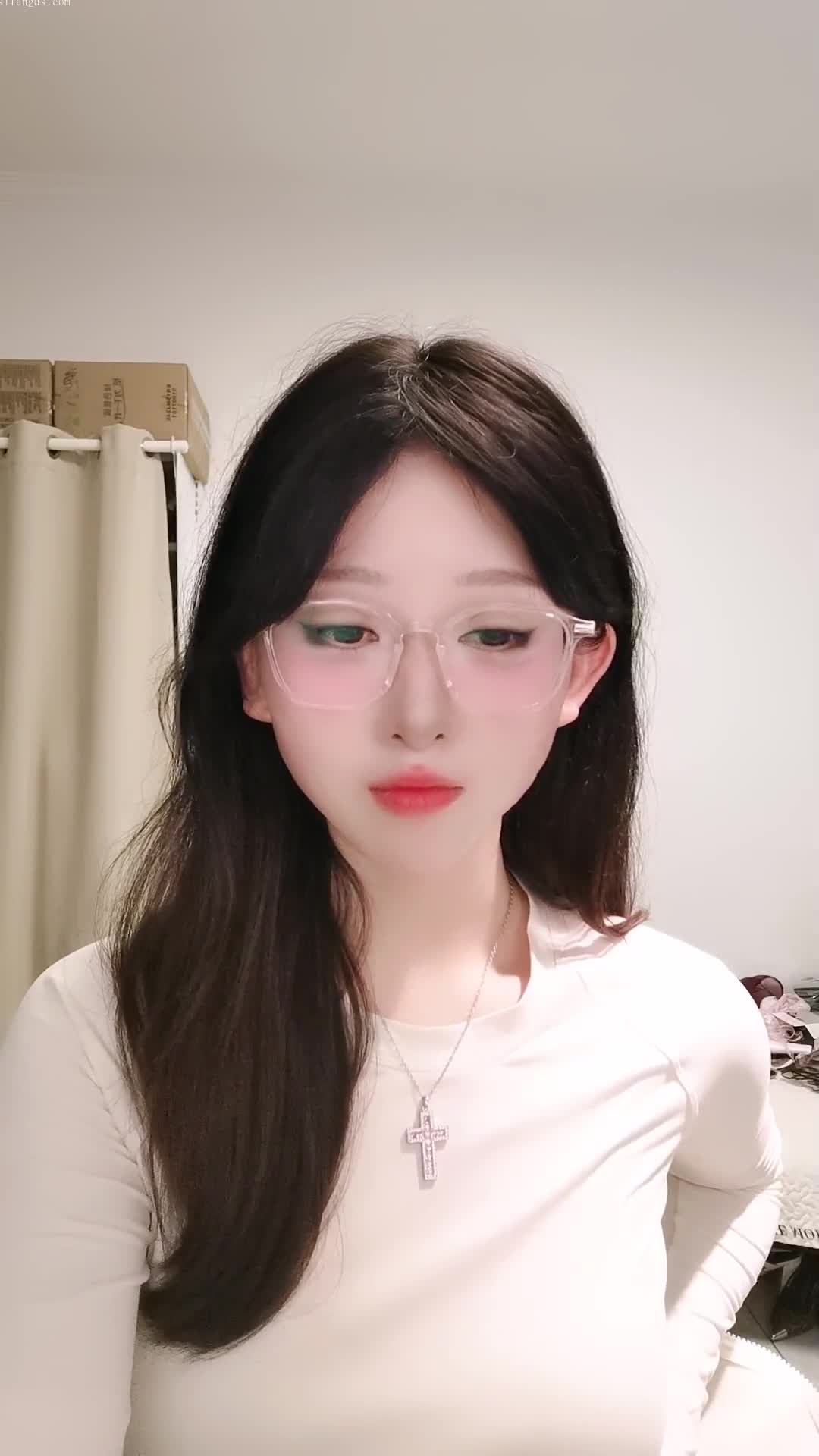 十个眼镜九个骚~好漂亮【反差女大学生】无敌美臀扒开粉穴