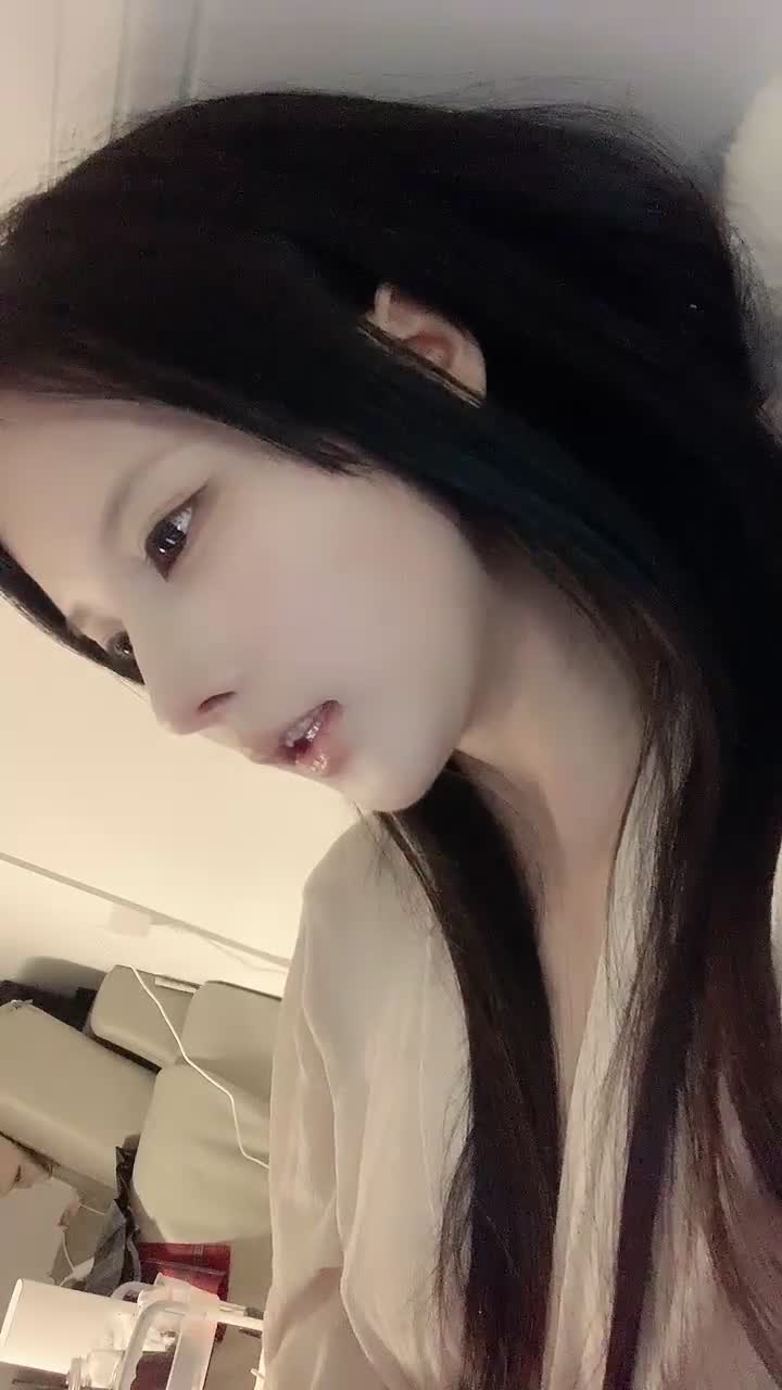 #诗 珍藏品~天真无邪 清纯小妹！破天荒唯一一次漏点秀！