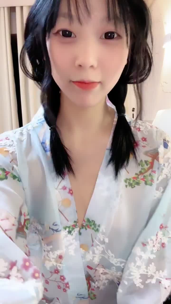 #安安 清纯大学学妹~真的真的好美 道具自慰~我快撸晕了