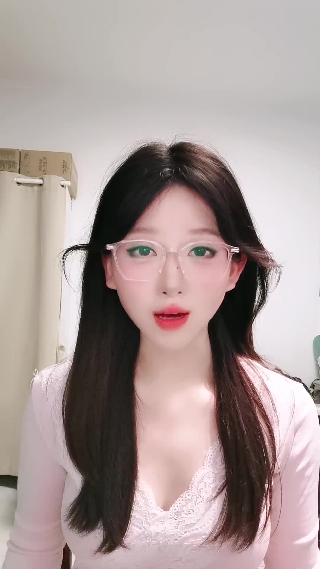 十个眼镜九个骚~好漂亮【反差女大学生】无敌美臀扒开粉穴