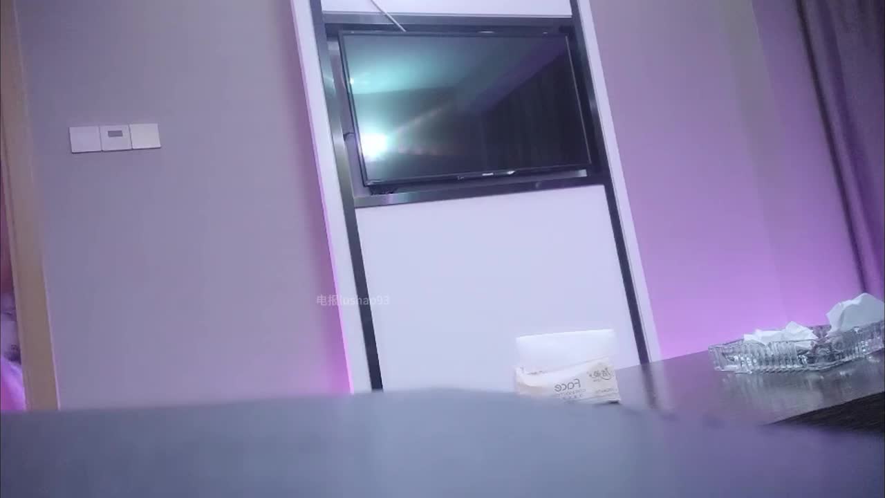 #老鸡会所里小姐排成一排，挑选一个泄火