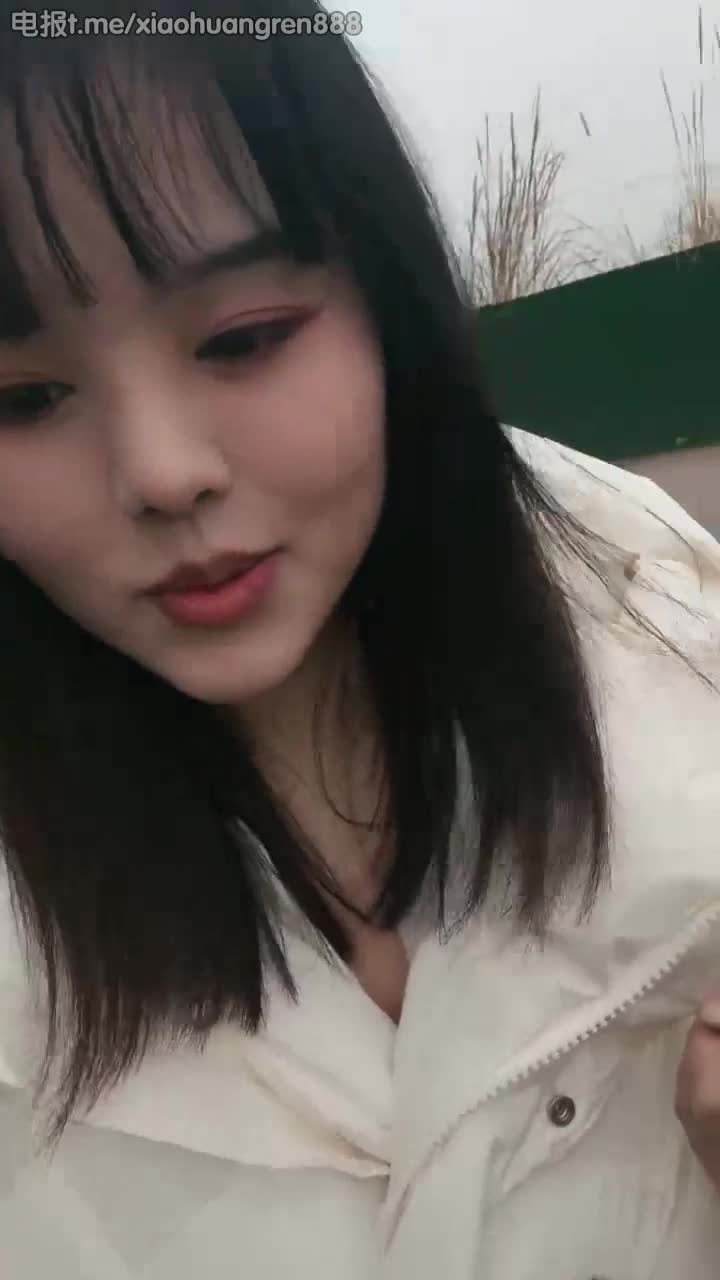 #直播 #葡萄熟透了户外坦克少妇直播，很新奇，巨乳肥臀，奶头大，脸蛋好看，非常精品