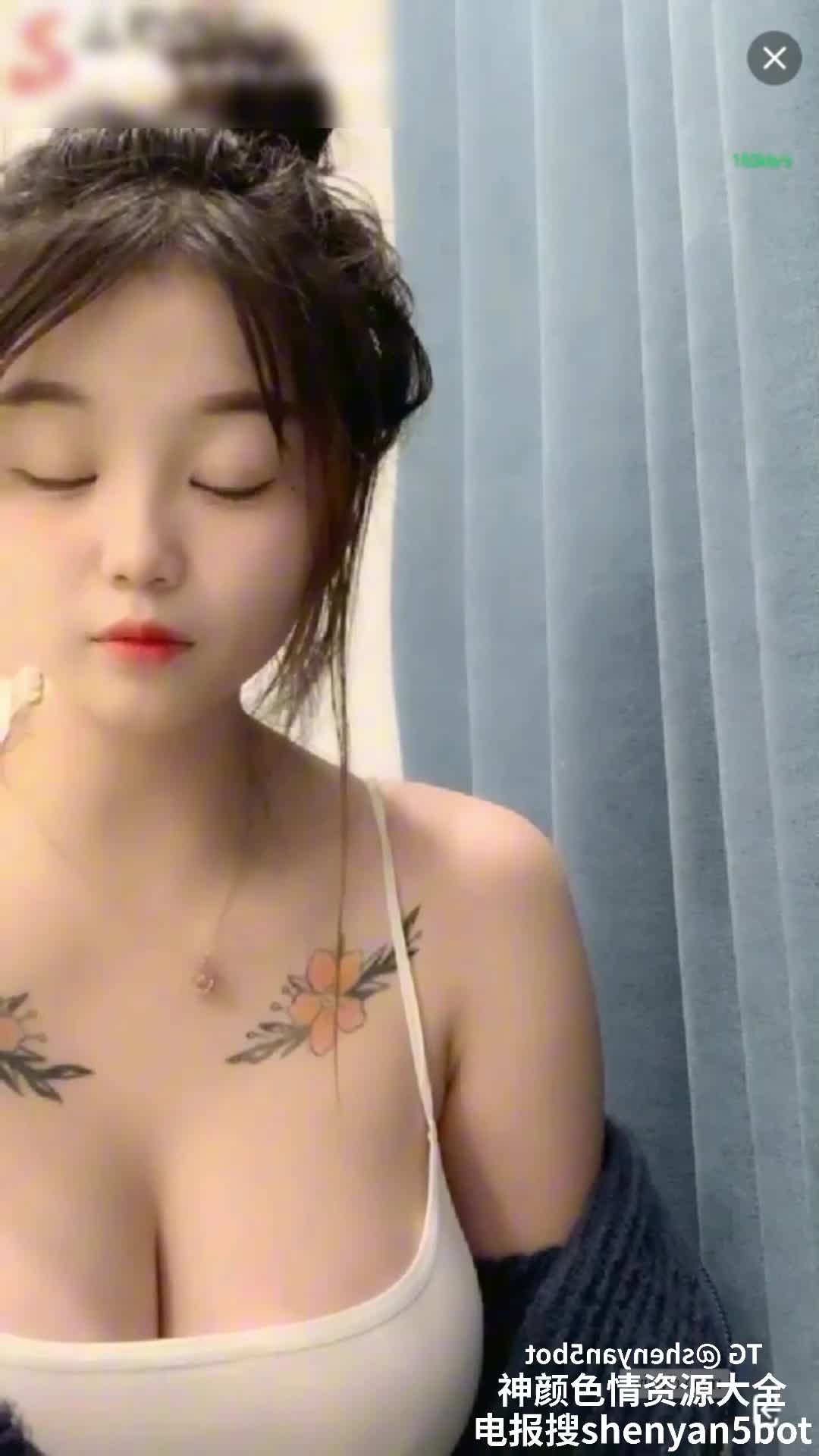#巨乳 #直播 可爱清纯大奶主播童颜巨乳直播洗澡洗面奶贴脸极具诱惑引人遐想