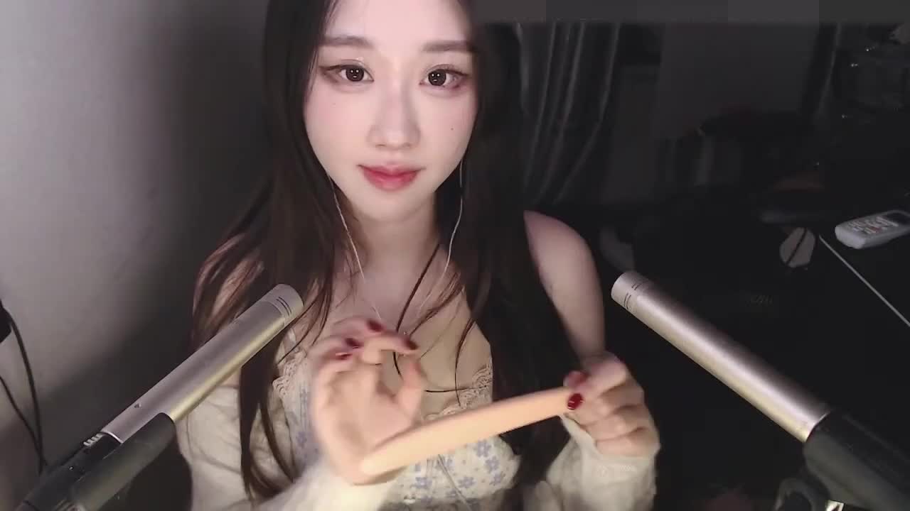 #轩子巨2兔 #ASMR 25年1月26直播 美腿踩脸 白丝吊带 诱惑全场  会员独享