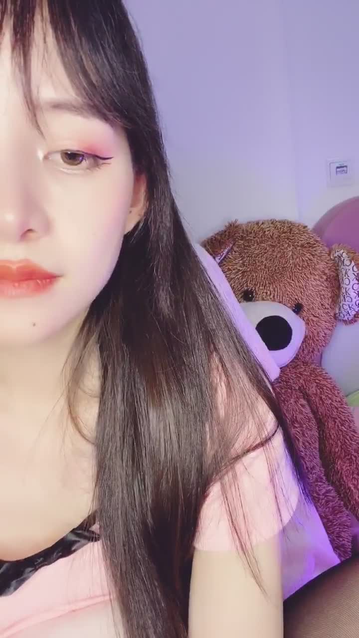 ️推荐️颜值嫩妹 #美伢 第七弹，新晋校花下海,无毛馒头逼流浆,蜜桃臀粉奶粉逼,自慰大秀