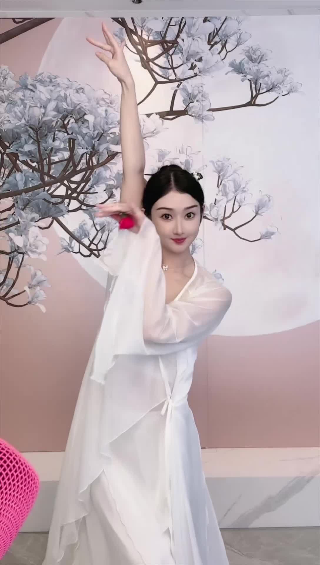 #中国舞_莹莹 #抖音 #舞蹈 #中国舞 @ikan_live 2024-11-05