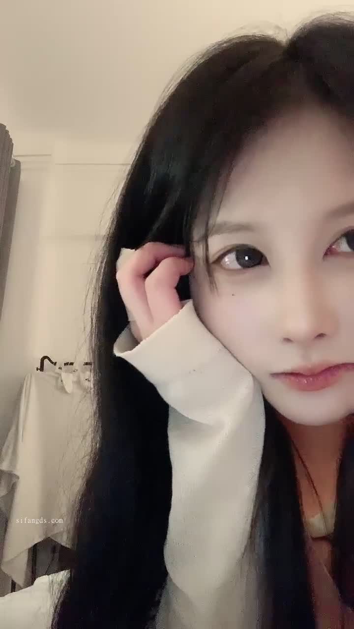 #诗 珍藏品~天真无邪 清纯小妹！破天荒唯一一次漏点秀！