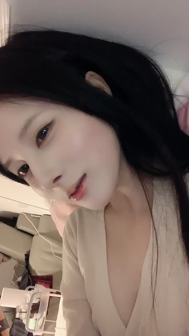 #诗 珍藏品~天真无邪 清纯小妹！破天荒唯一一次漏点秀！