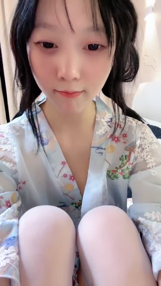 #安安 清纯大学学妹~真的真的好美 道具自慰~我快撸晕了