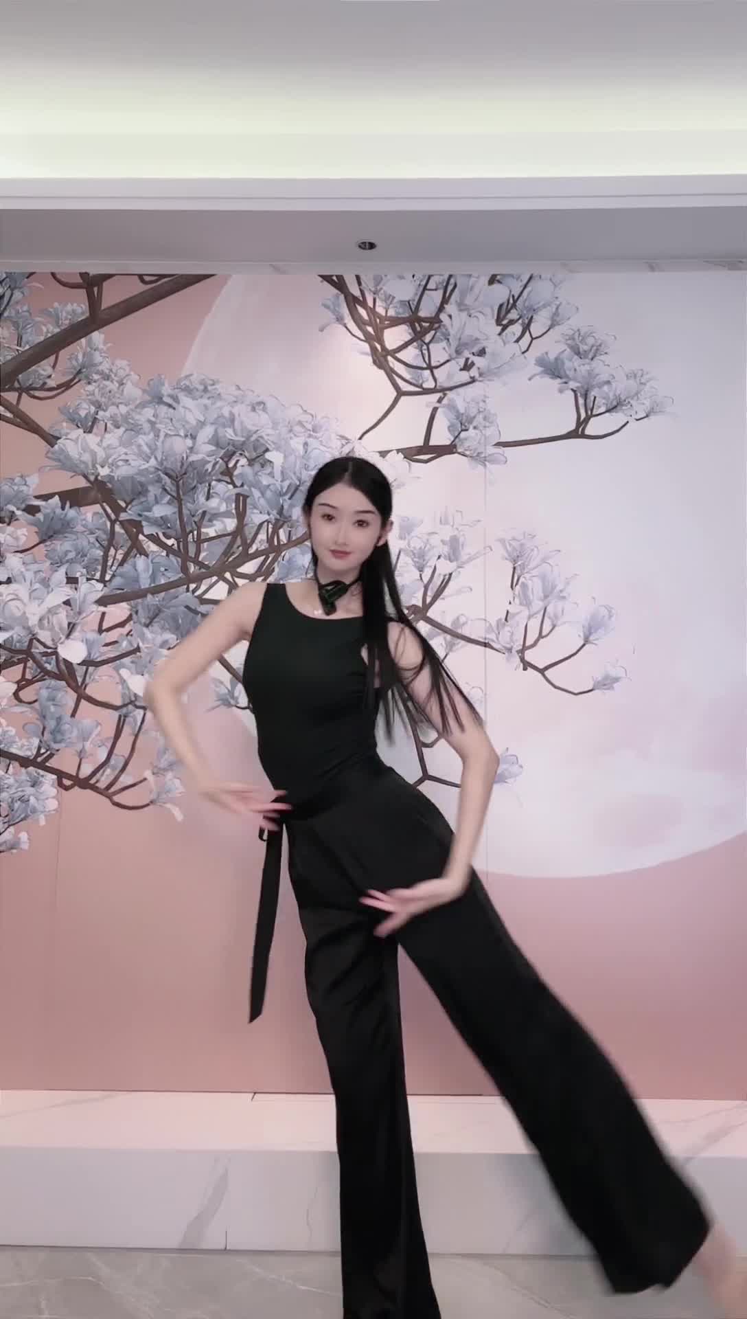 #中国舞_莹莹 #抖音 #舞蹈 #中国舞 @ikan_live 2024-11-07