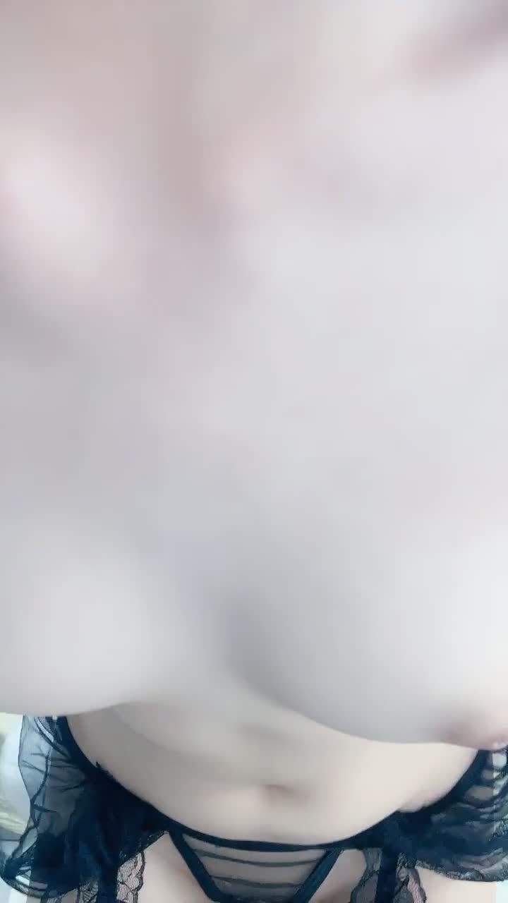 #新人源源 超粉校花 舌钉口交,刚下海就被干,跪马桶上… 上老王论坛当老王