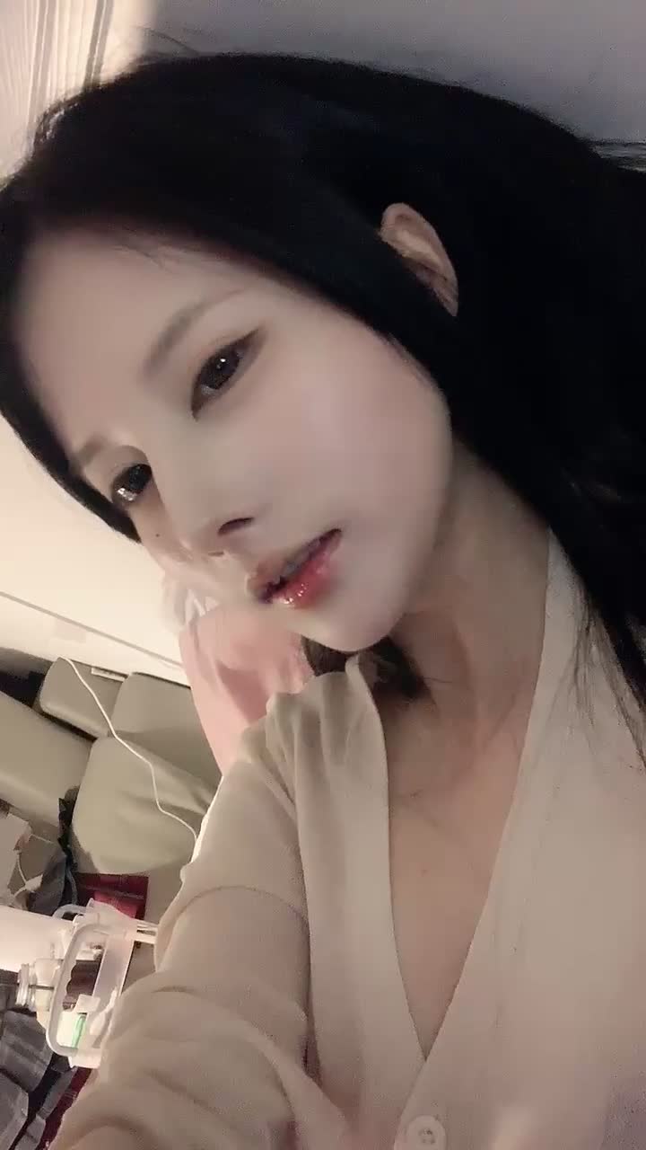 #诗 珍藏品~天真无邪 清纯小妹！破天荒唯一一次漏点秀！
