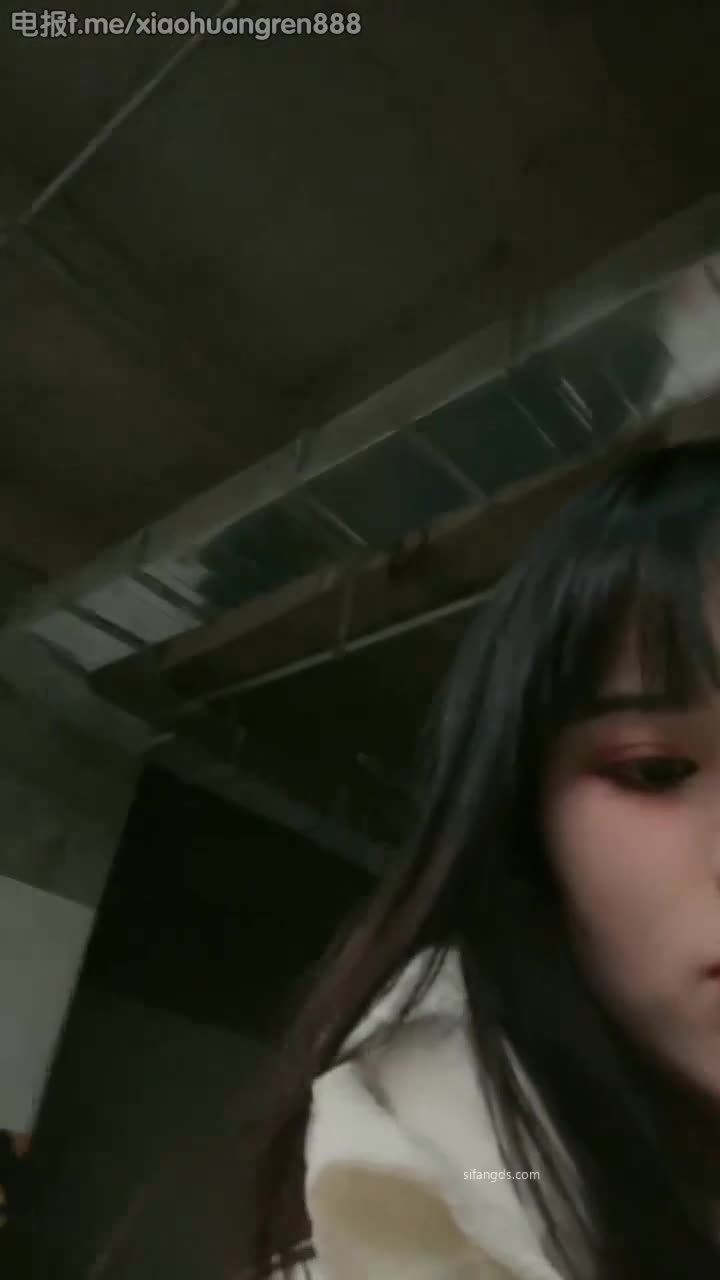 #直播 #葡萄熟透了户外坦克少妇直播，很新奇，巨乳肥臀，奶头大，脸蛋好看，非常精品