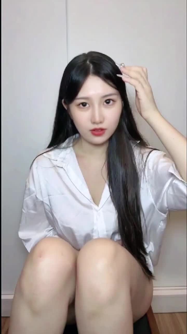 #嘟吧嘟吧嘟 36D大奶女神 超大蜜桃臀~萝卜自慰~超爽