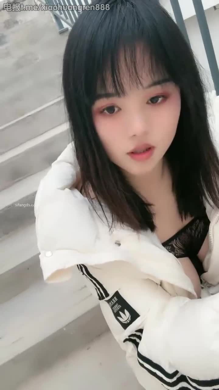 #直播 #葡萄熟透了户外坦克少妇直播，很新奇，巨乳肥臀，奶头大，脸蛋好看，非常精品