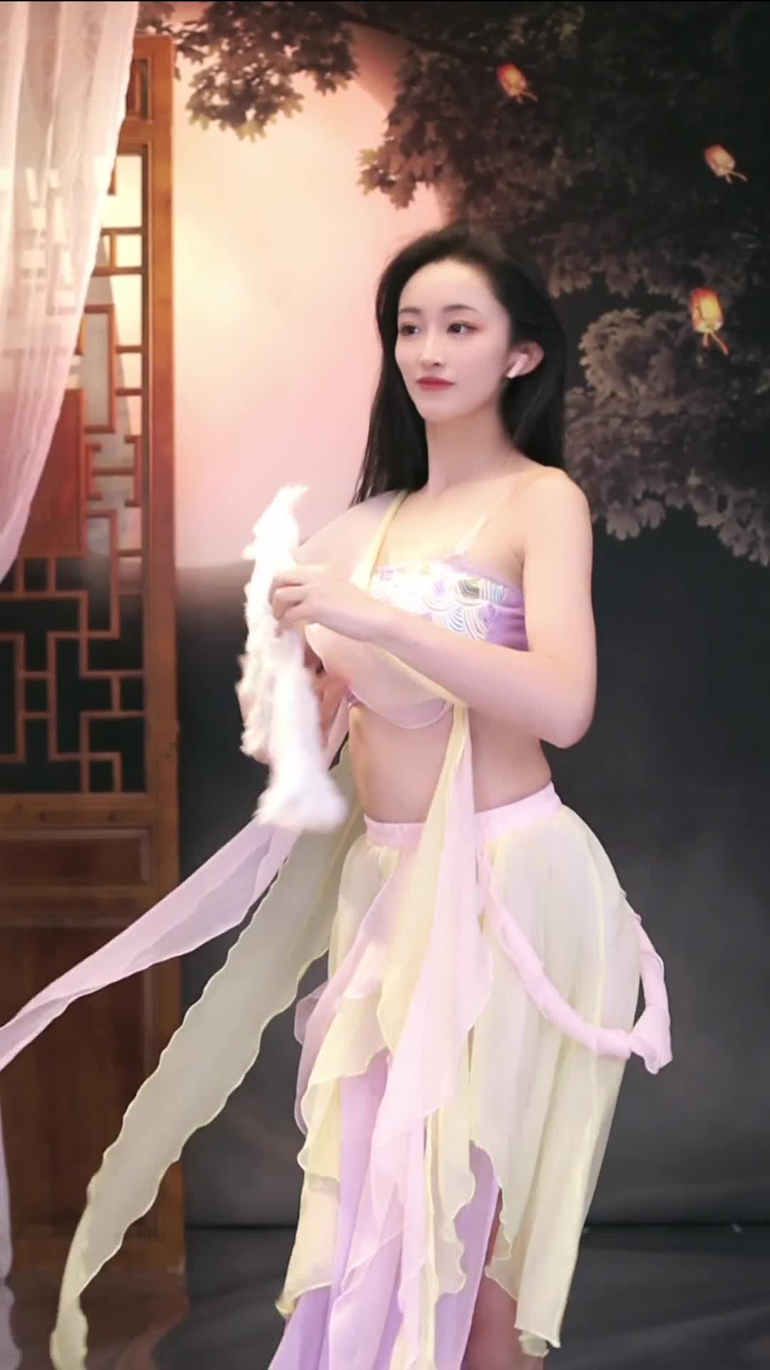 #花千小骨 #抖音 #舞蹈 #中国舞 @ikan_live 2024-11-08