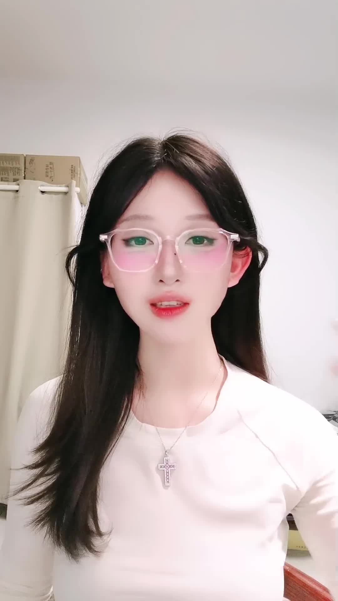 十个眼镜九个骚~好漂亮【反差女大学生】无敌美臀扒开粉穴