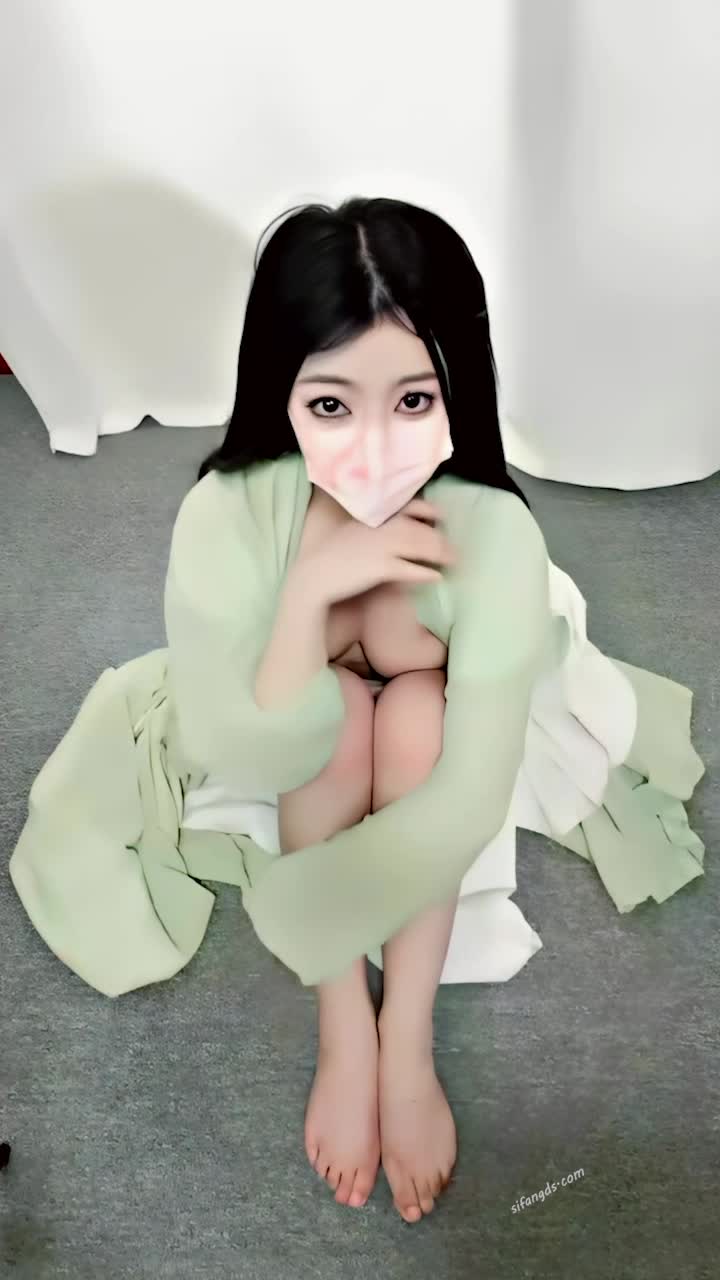 #杨晓花 2025年新流，青春无敌，抖音风艺校美少女 定制福利，露脸露点，各种热门BGM裸舞 其他视频在评论区