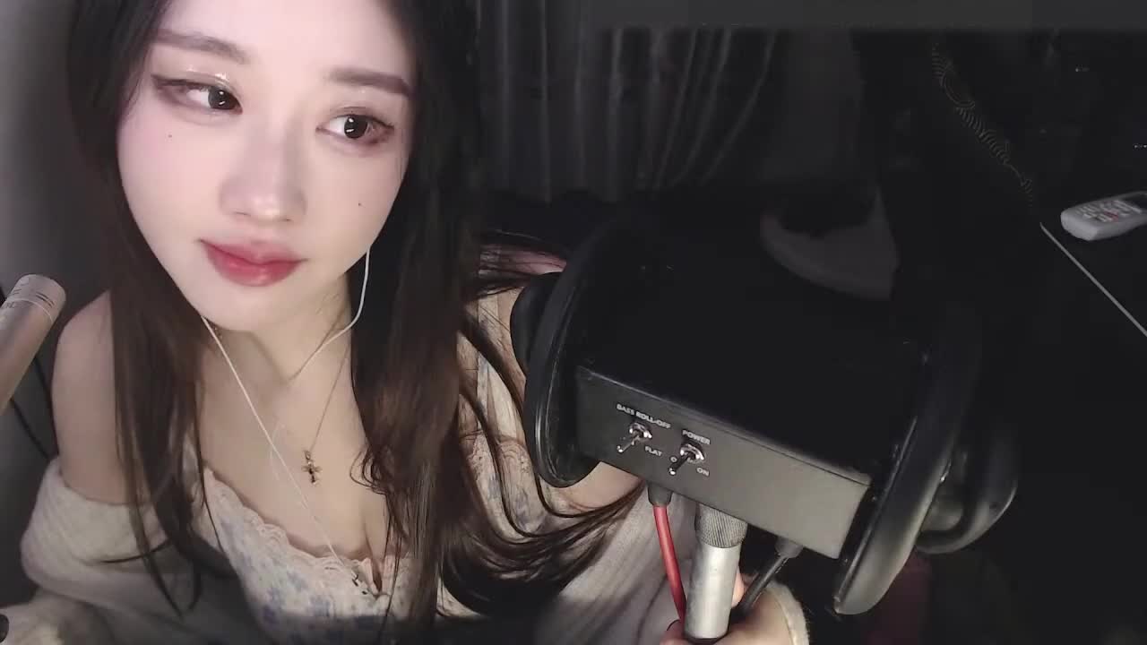 #轩子巨2兔 #ASMR 25年1月26直播 美腿踩脸 白丝吊带 诱惑全场  会员独享