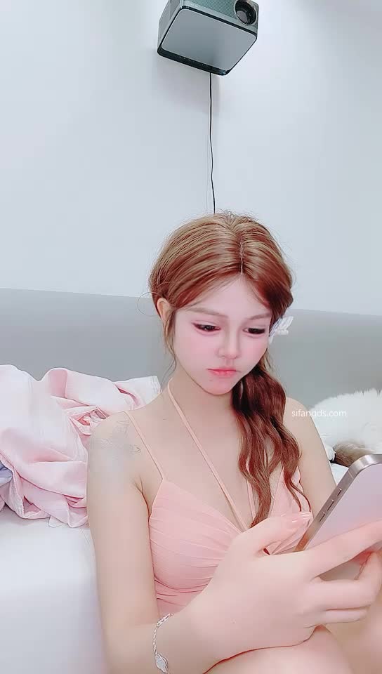 #小小榨汁精 榨精骚母狗~自慰抽插流白浆 无套操翻白眼