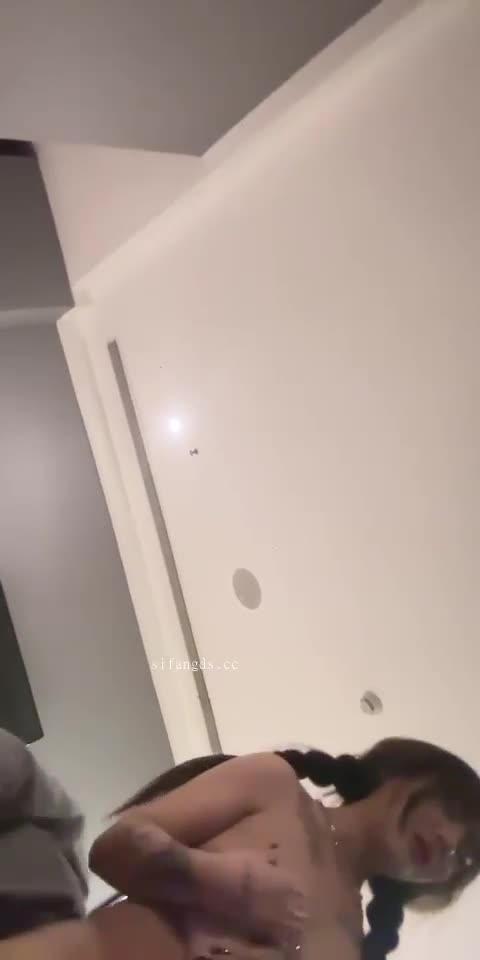 快手网红 还能抱你吗 和男友xx视频流出 #精神小妹 #快手 #网红_(:_」∠)_投稿点我