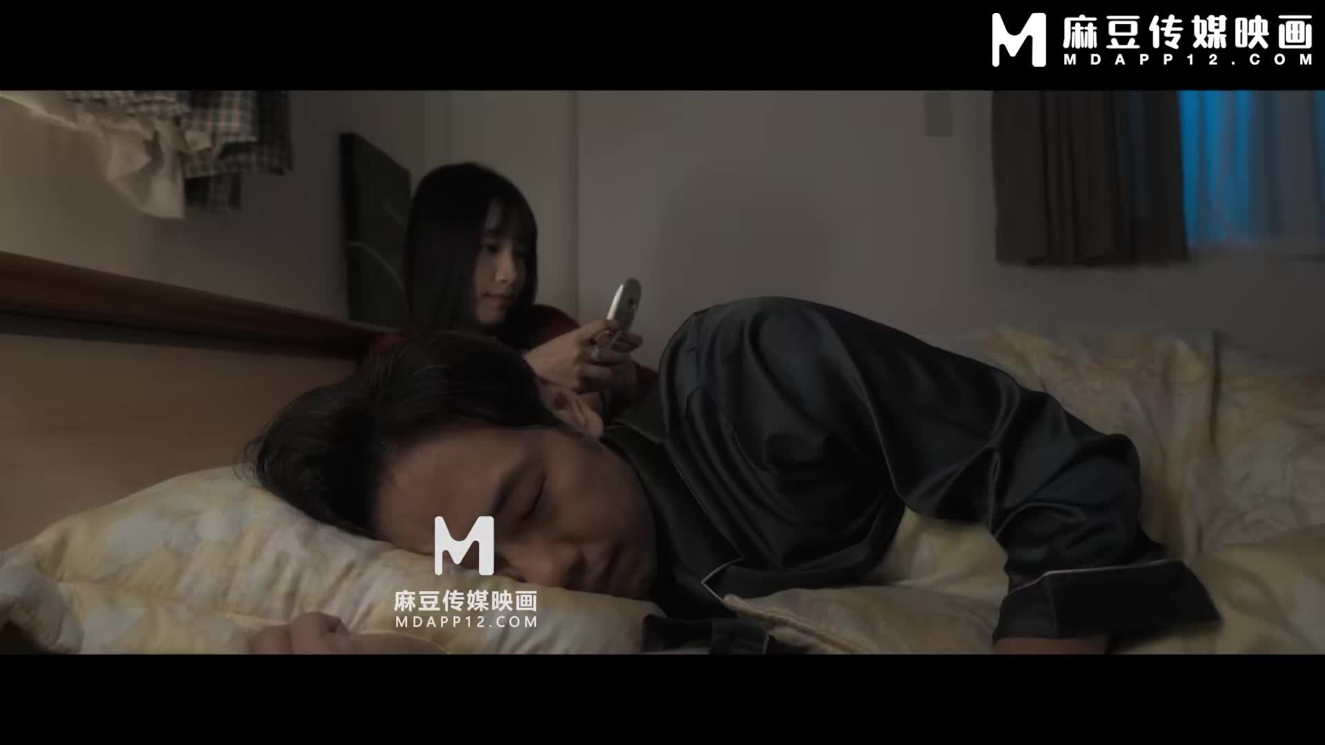#巨乳骚货 #妻子 #小穴 【巨乳骚货精选】【新婚妻子与菜老板】,苏畅，李蓉蓉主演 这个小穴很美 我也想试下