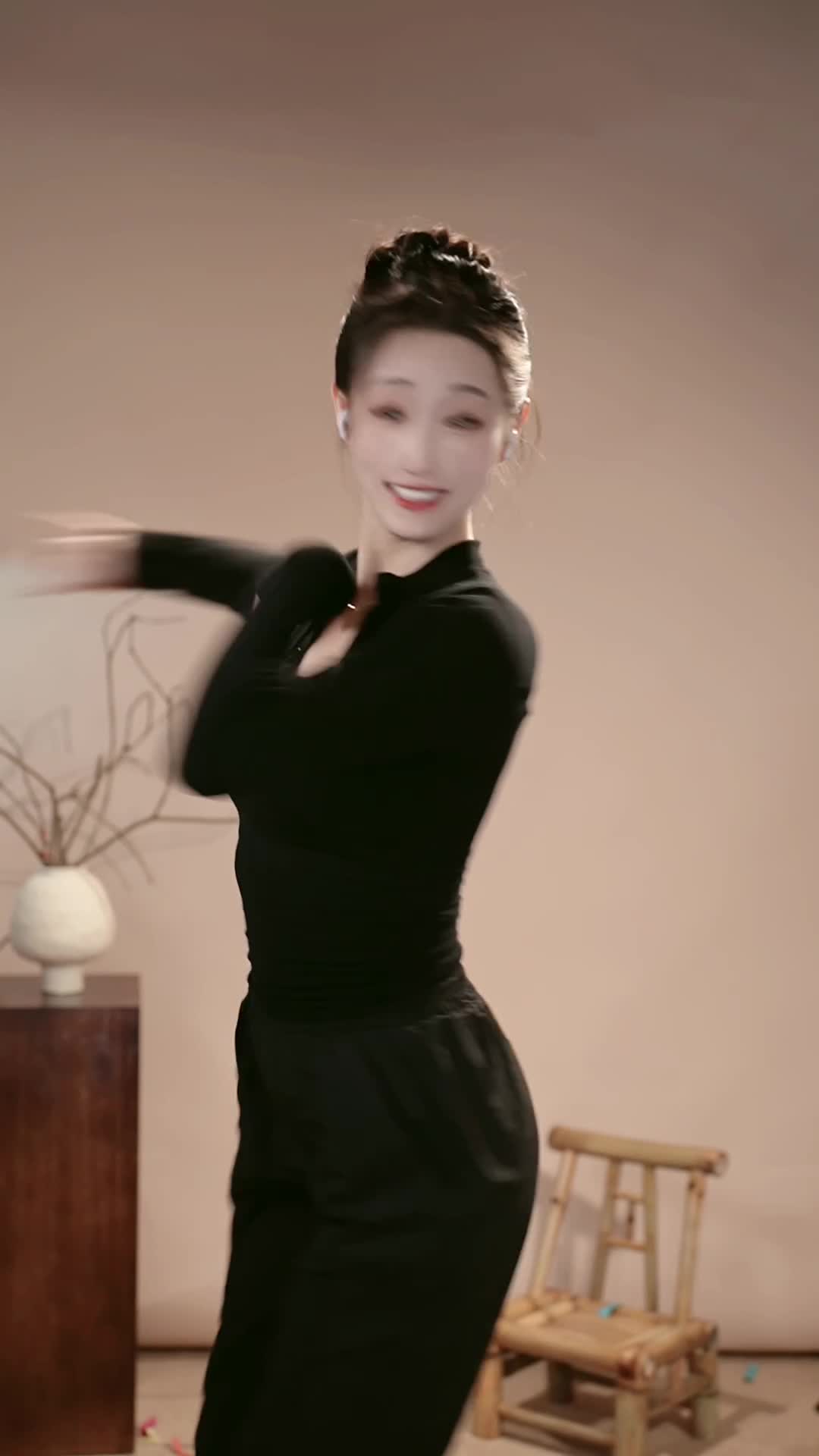 #柳云灿 #抖音 #舞蹈 #中国舞 @ikan_live 2024-11-15