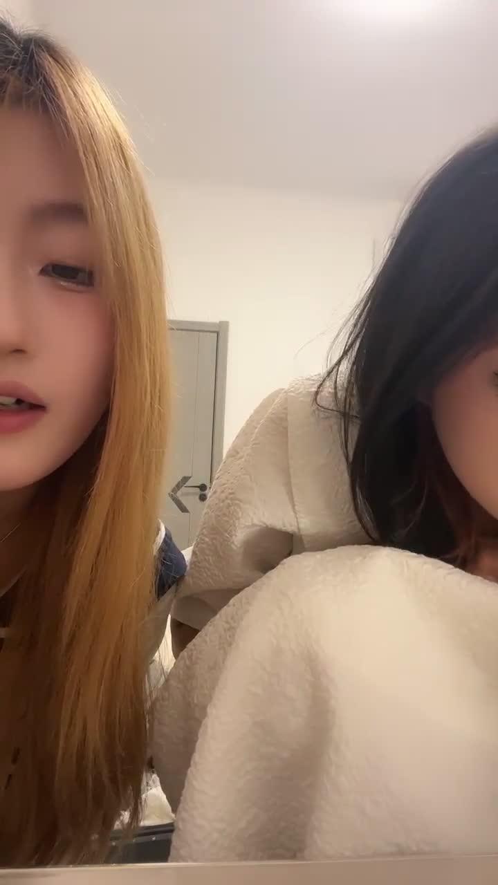 精神小妹直播大秀超超级合集20又是羡慕精神小伙的16天#精神小妹 #直播 #学生我要去给精神小伙当马仔了 可以轮到吗 我去推屁股也行啊