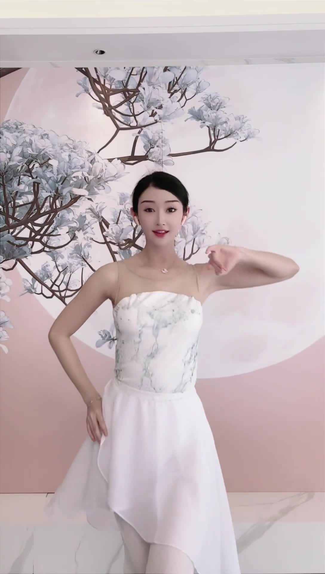 #中国舞_莹莹 #抖音 #舞蹈 #中国舞 @ikan_live 2024-11-18