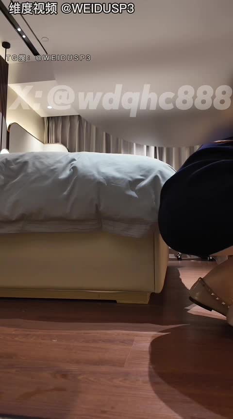 「我的枪好长」《激战》肉丝母狗，以前没发现肉丝那么好看！猛怼狂操打桩后入翘臀，第二天扶着腰起床 #我的枪好长