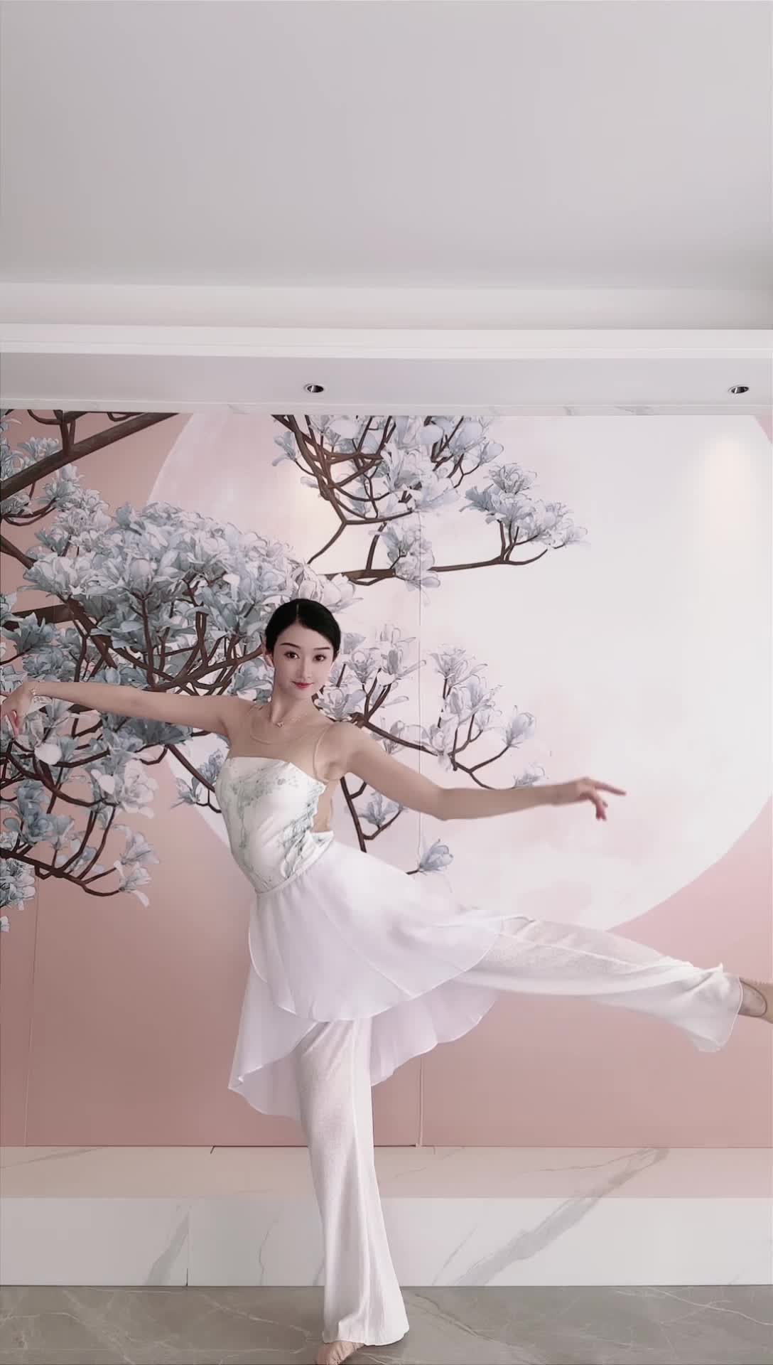 #中国舞_莹莹 #抖音 #舞蹈 #中国舞 @ikan_live 2024-11-18