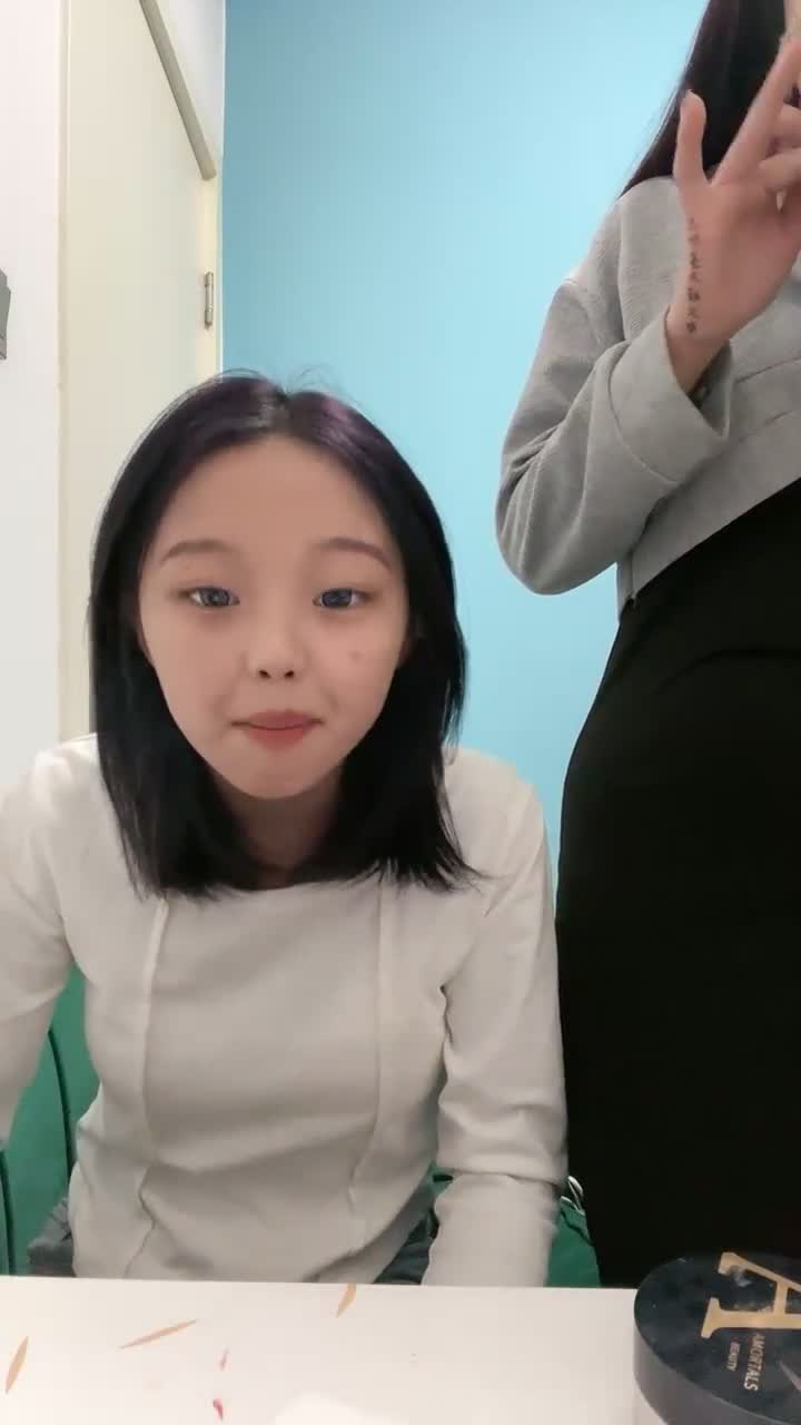 Gia少女 精神小妹直播大秀20小时核弹！6个小嫩妹收费房脱光蹦迪摇摆！#精神小妹