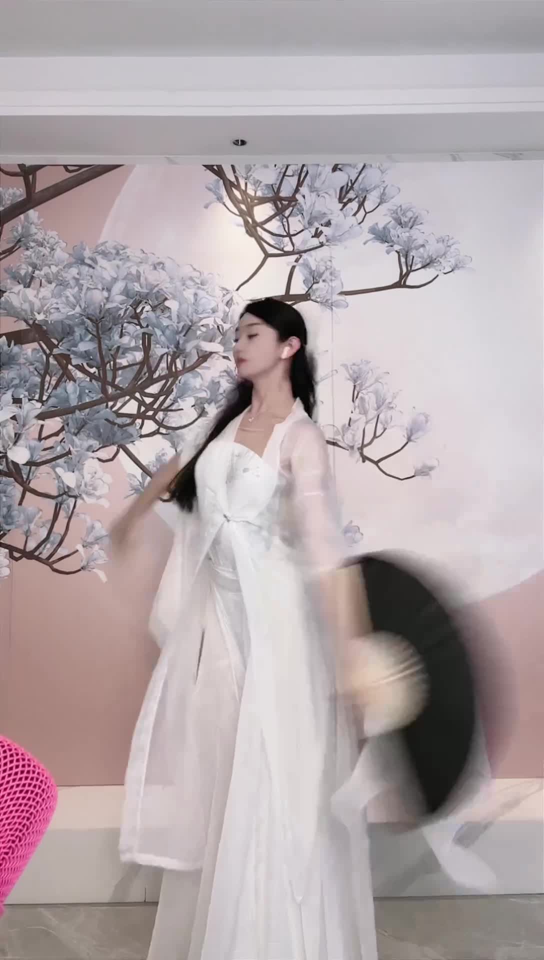 #中国舞_莹莹 #抖音 #舞蹈 #中国舞 @ikan_live 2024-12-13