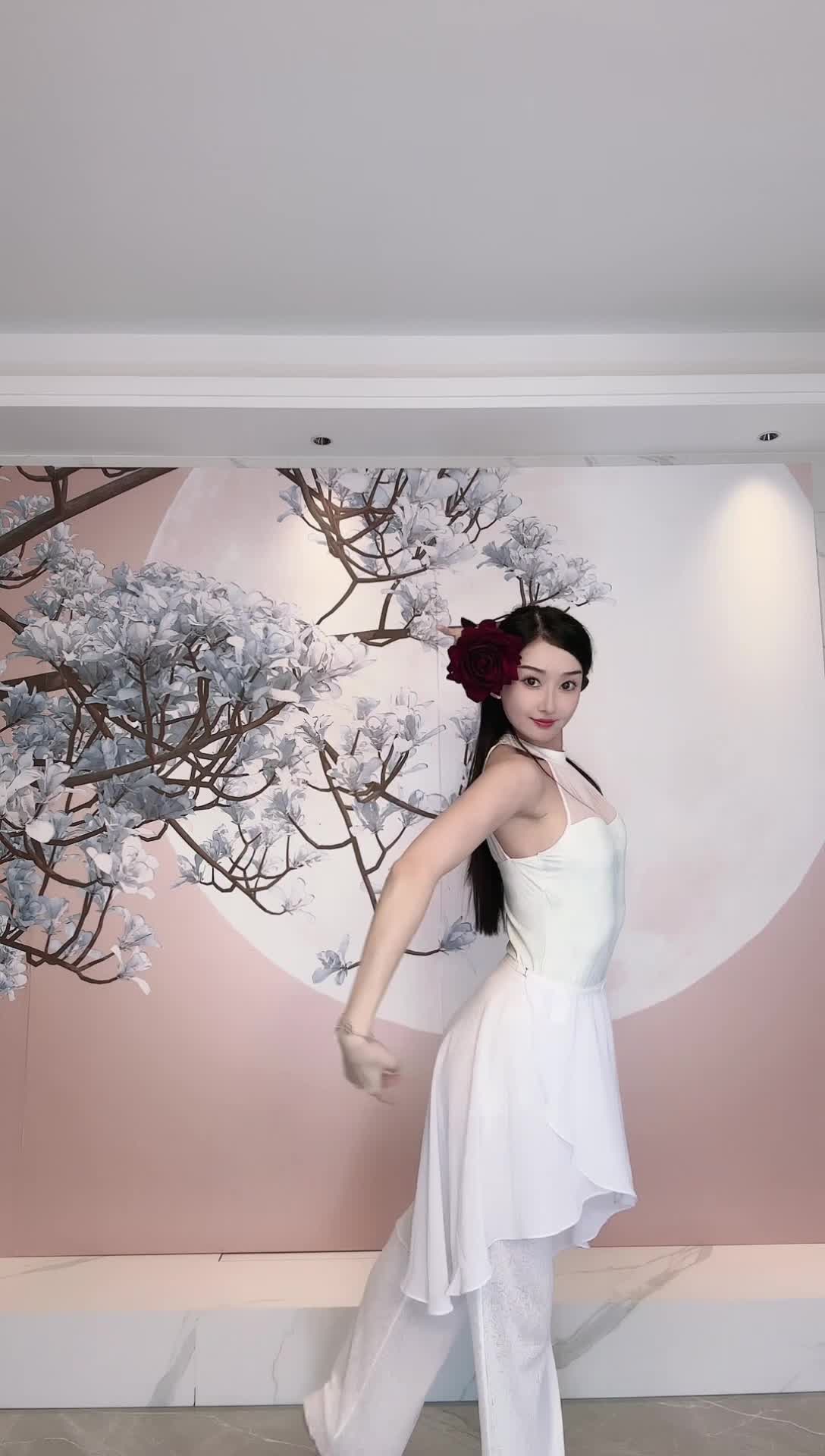 #中国舞_莹莹 #抖音 #舞蹈 #中国舞 @ikan_live 2024-11-21