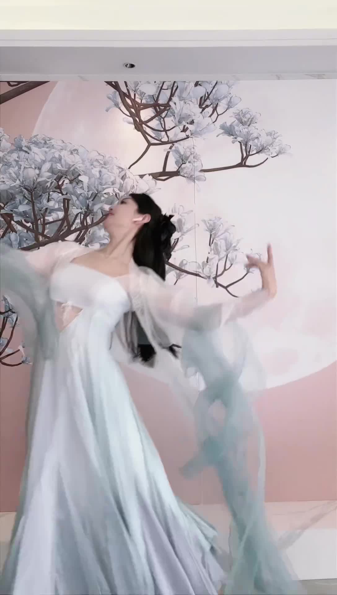 #中国舞_莹莹 #抖音 #舞蹈 #中国舞 @ikan_live 2024-11-20