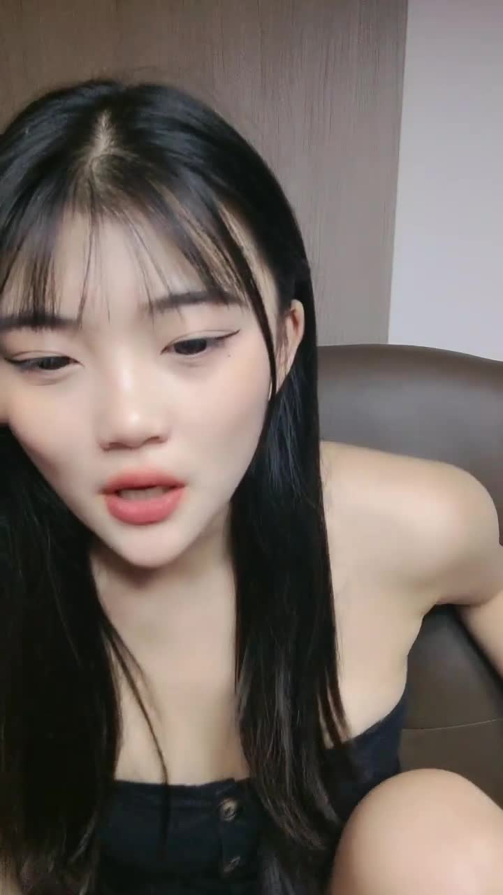 精神小妹直播大秀超超级合集13又是羡慕精神小伙的8天#精神小妹 #直播 #学生我要去给精神小伙当马仔了 可以轮到吗 我去推屁股也行啊