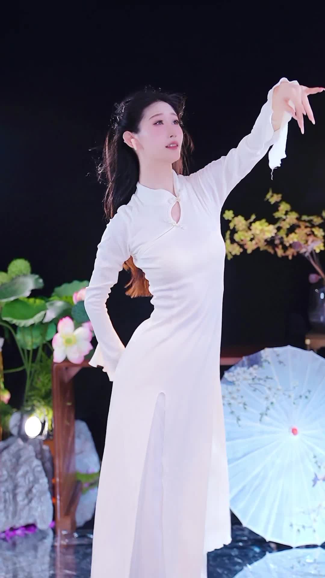#思思 #抖音 #舞蹈 #中国舞 @ikan_live 2024-11-18