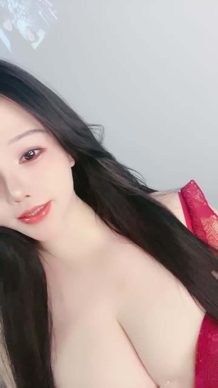#炮架尤物 颜值女神~G奶爆乳~肥臀馒头逼~揉逼揉胸自慰 群友说更新点大奶的 这个奶 应该喜欢了吧 又大又白 应该是纯天然的