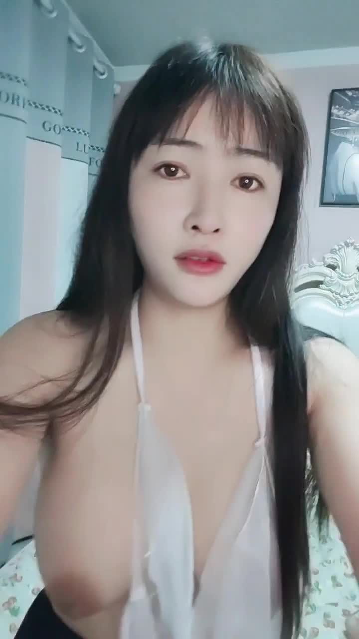 #苍井蜜 真是个极品姐姐一对大美乳！大眼漂亮姐姐奶子超美全裸口交吃鸡被狠狠地操一顿