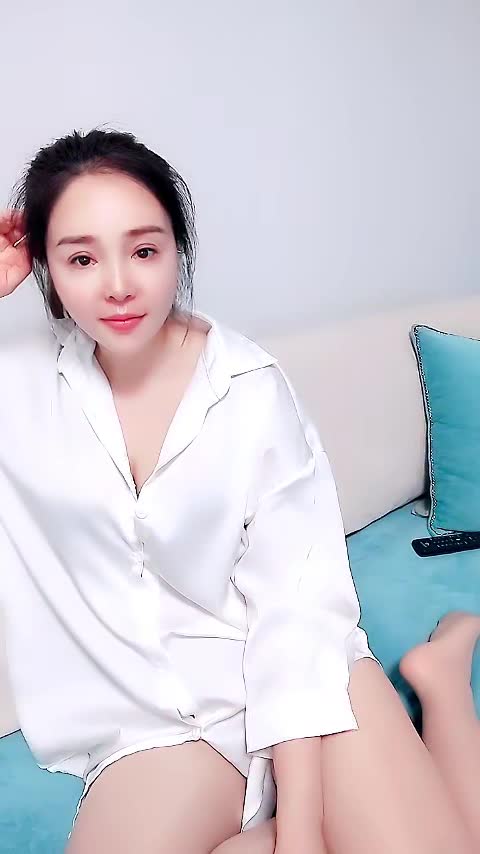 【柠曦】饥渴丝袜美少妇直播骑乘后入口交乳交拔出射精 #柠曦