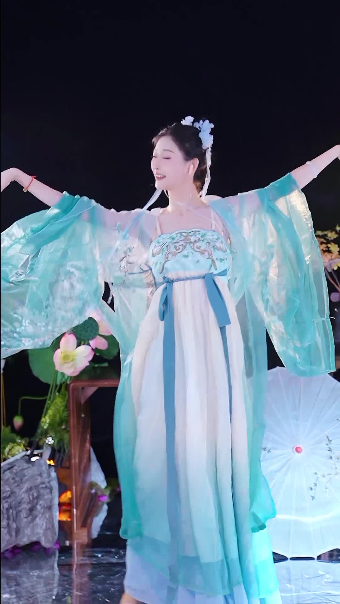 #思思 #抖音 #舞蹈 #中国舞 @ikan_live 2024-11-23